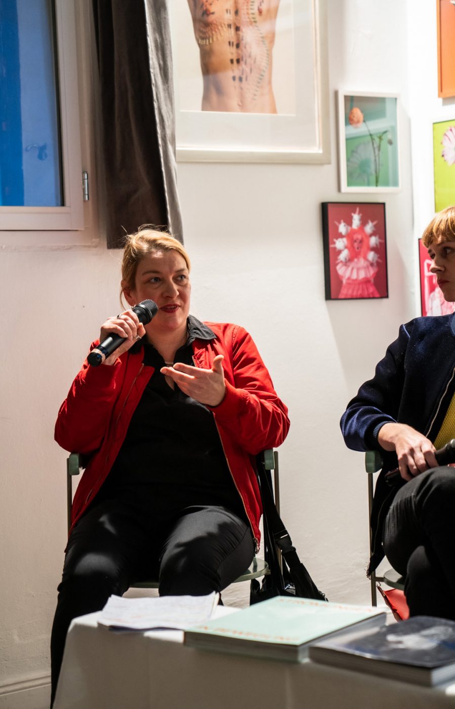 FOTOTREFF #45 "Die Dinge, die wir tragen – Umbruch, Körper, Widerstand" im Sankt Studio, Berlin, November 2025.