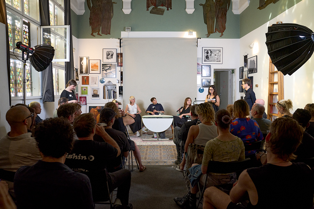 FOTOTREFF #48 "New Focus: Beruf Fotografie — Wie lehrt man ein Medium im Wandel? " im Sankt Studio, Berlin, Juni 2026. Foto: Marlene Burz